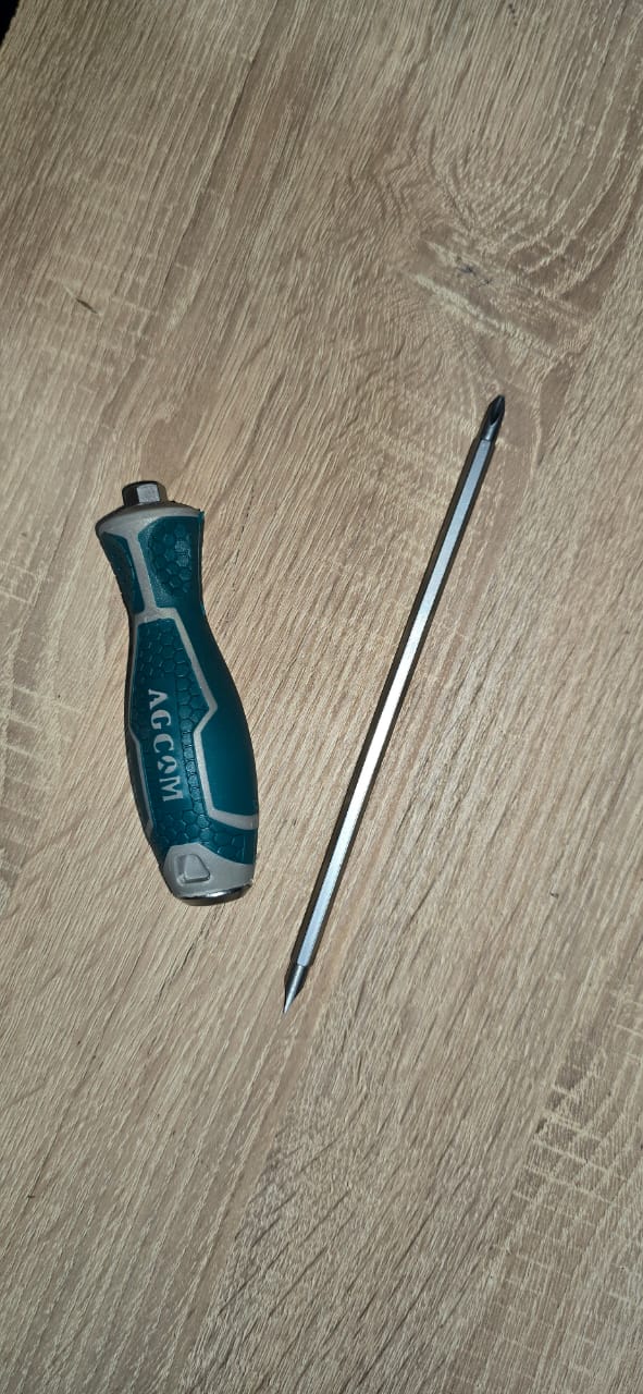Agcam screwdriver with reversible dual-tip shaft